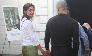 קייטי הולמס לא לשימוש (צילום: TMZ.com)