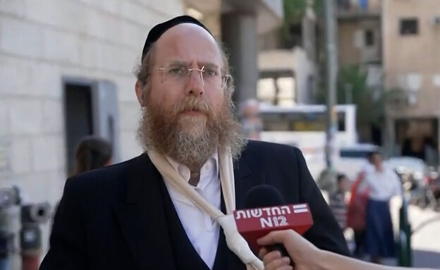 בני ברק: מדרכה לנשים מדרכה לגברים