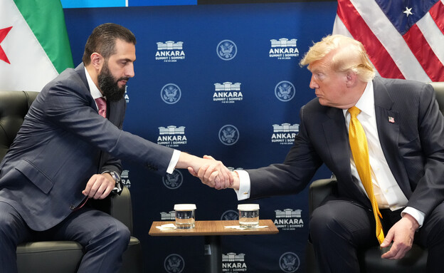 דונלד טראמפ ואחמד א-שרע בפגישה באנקרה (צילום: AP)