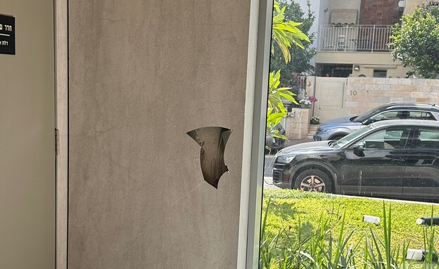 גבר זורע אימה באמצעות גרזן בעיר רמת השרון גבר זורע אימה באמצעות גרזן בעיר רמת השרון