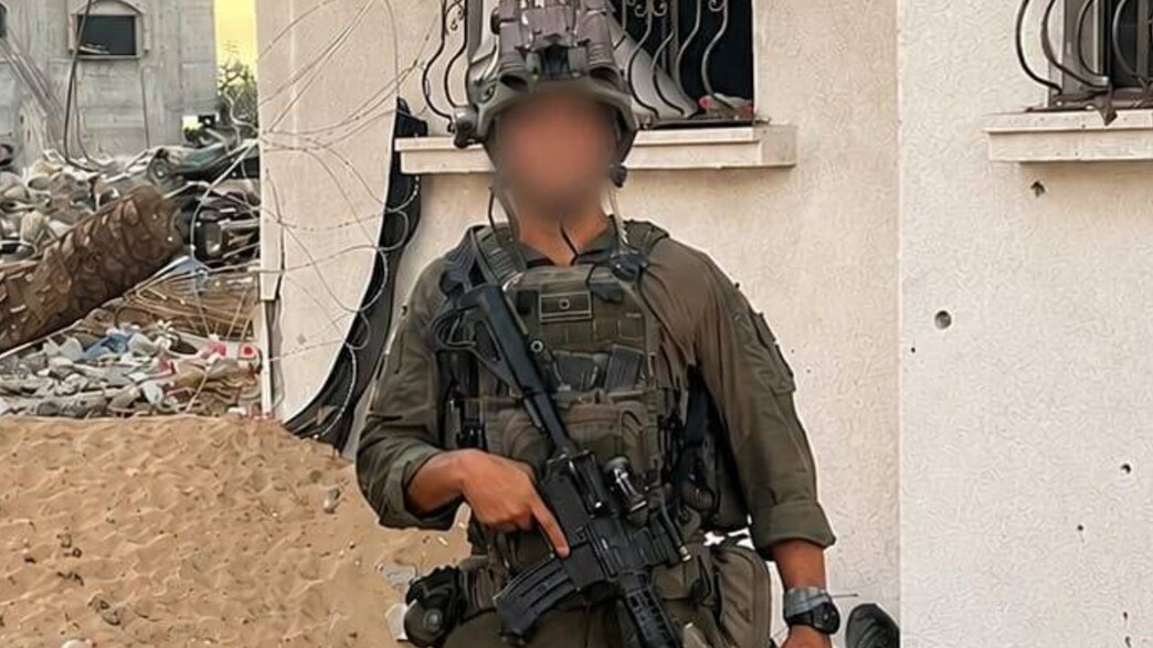 הלוחם מסיירת חרוב שנקבר בהריסות וריאותיו נמחצו חזר לעמוד על רגליו הלוחם מסיירת חרוב שנקבר בהריסות וריאותיו נמחצו חזר לעמוד על רגליו