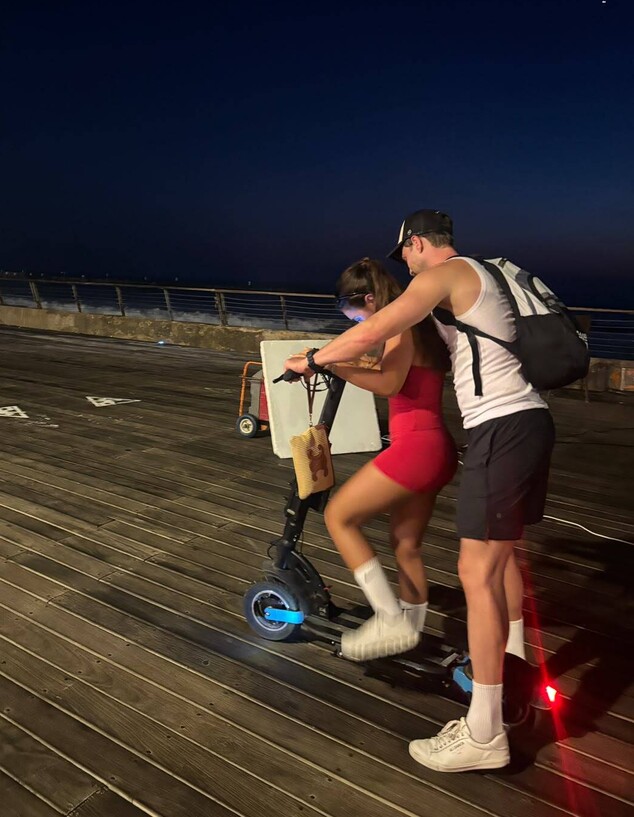 מאיתנו להסתתר? כך נתפס נייט בוזוליץ' עם בחורה מסתורית מאיתנו להסתתר? כך נתפס נייט בוזוליץ' עם בחורה מסתורית