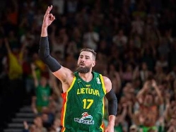 (Photo by Rokas Lukosevicius/FIBA via Getty Images) (צילום: ספורט 5)