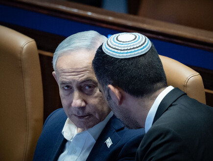 הצבעה על החלשת התקשורת, רה"מ נוכח למרות ניגוד העניינים