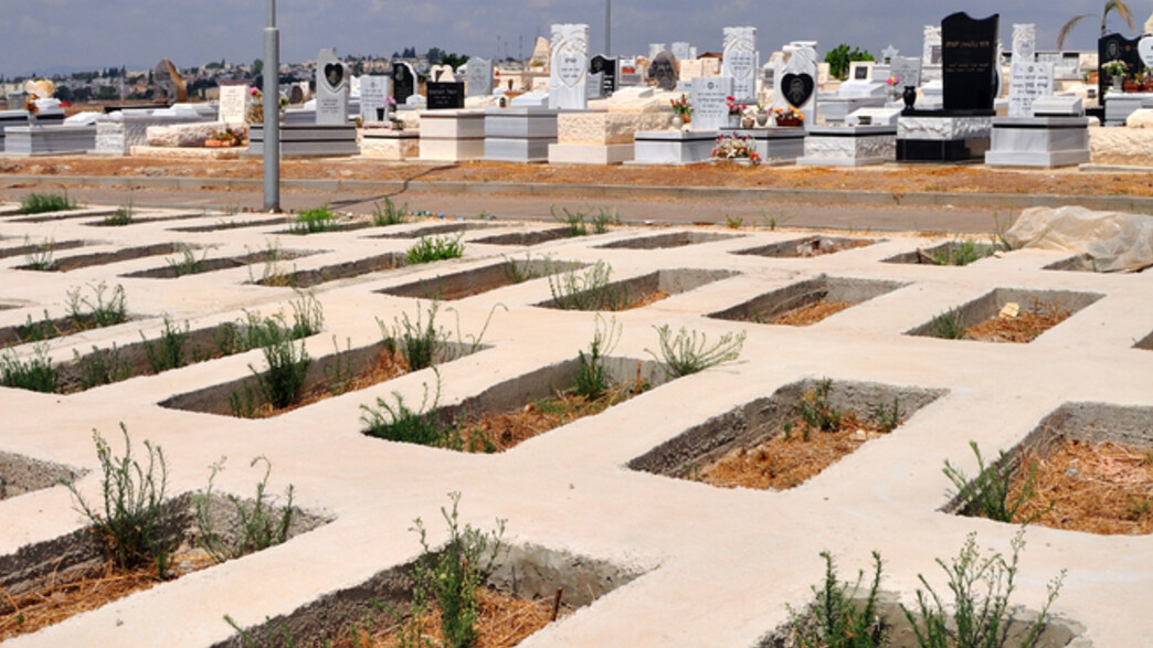 בית קברות עם חלקות פנויות בית קברות עם חלקות פנויות