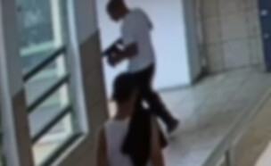 הנערים פורצים לבית הספר בבת ים