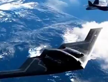 מפציץ B-2 בשמיים: המסר של יועצו של טראמפ לאיראנים