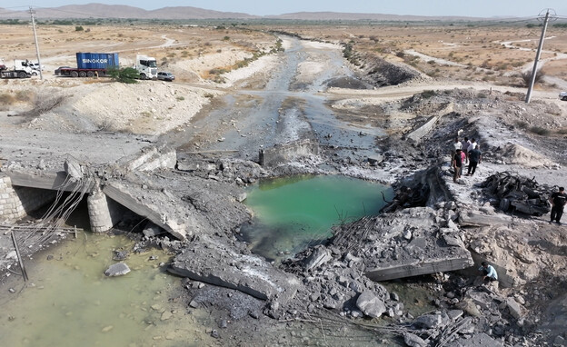 ארה"ב הפציצה גשר המחבר בין בנדר עבאס לשיראז ארה"ב הפציצה גשר המחבר בין בנדר עבאס לשיראז