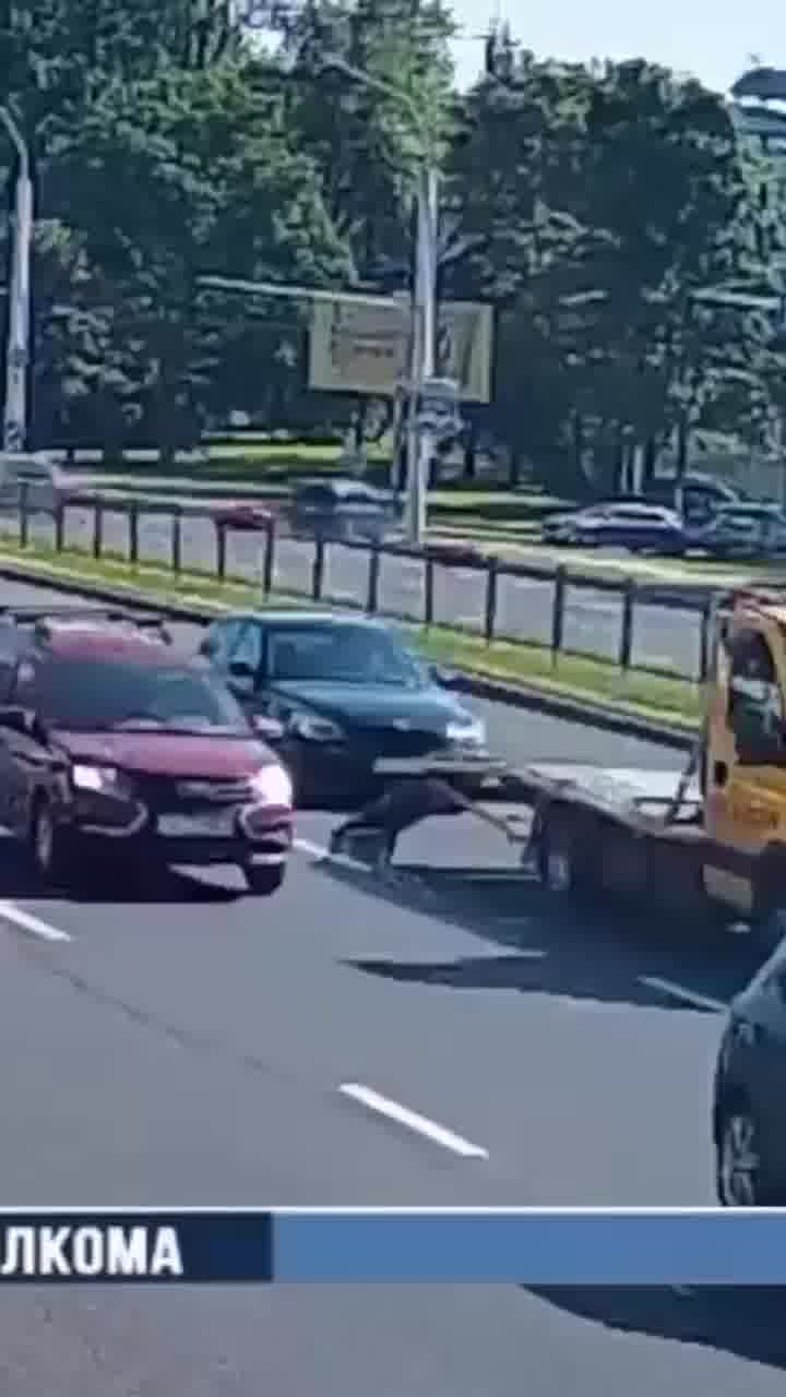 גם זאת דרך להעלות את האוטו לגרר