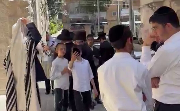 מחאות מול בית קפה "בסמטה" הפתוח בשבת בירושלים מחאות מול בית קפה "בסמטה" הפתוח בשבת בירושלים