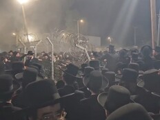"לפרק!": התפרעויות מחוץ לכלא 10 נגד מעצר העריק