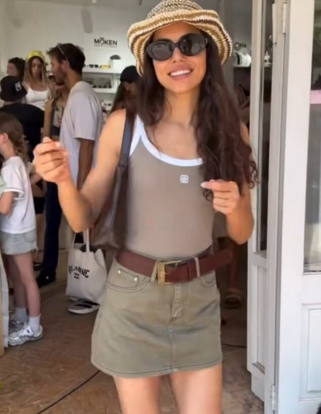 שלומית מלכה בגווני חום