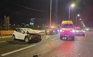 תאונת במחלף גלילות (צילום: תיעוד מבצעי מד"א)