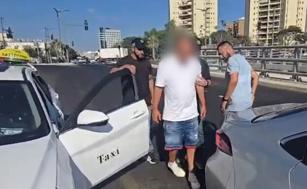 נהג מונית נעצר לאחר שהשתמש בכרטיס האשראי של נוסעו המבוגר נהג מונית נעצר לאחר שהשתמש בכרטיס האשראי של נוסעו המבוגר