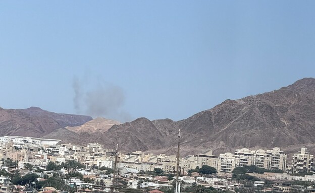 פטריית עשן מעל לעיר אילת בעקבות השיגורים לירדן פטריית עשן מעל לעיר אילת בעקבות השיגורים לירדן