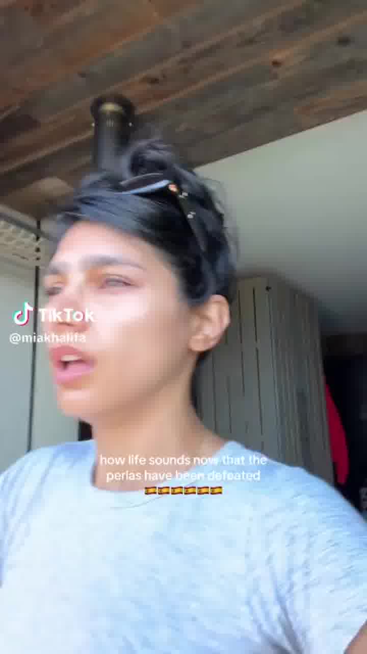 המעריצים בארגנטינה איימו על רוסליה שיחרימו אותה, אחרי ששיתפה סרטון של מיה קאליפה