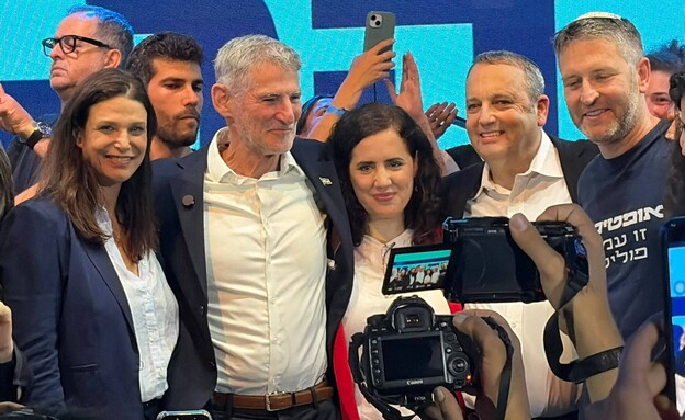 צמרת רשימת הדמוקרטים לאחר ההכרזה על תוצאות הבחירות צמרת רשימת הדמוקרטים לאחר ההכרזה על תוצאות הבחירות