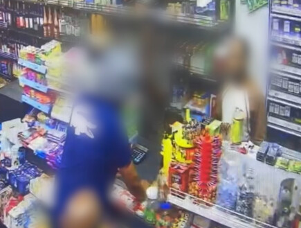 "תביא 30 אלף דולר או שאחתוך לך את הראש": מסע הסחיטה בקיוסק בתל אביב