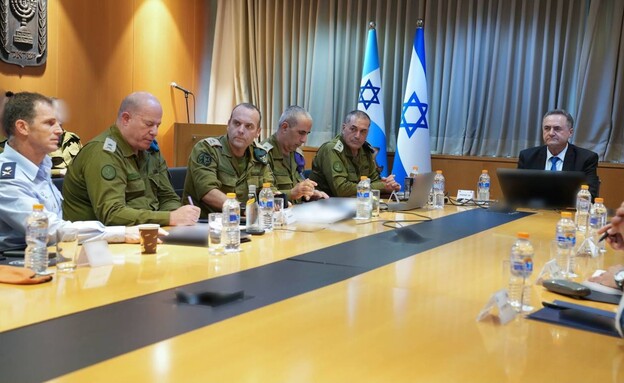 התייעצות ביטחונית שר הביטחון כ"ץ התייעצות ביטחונית שר הביטחון כ"ץ