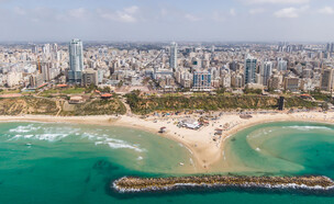 חוף נתניה (צילום: shutterstock)
