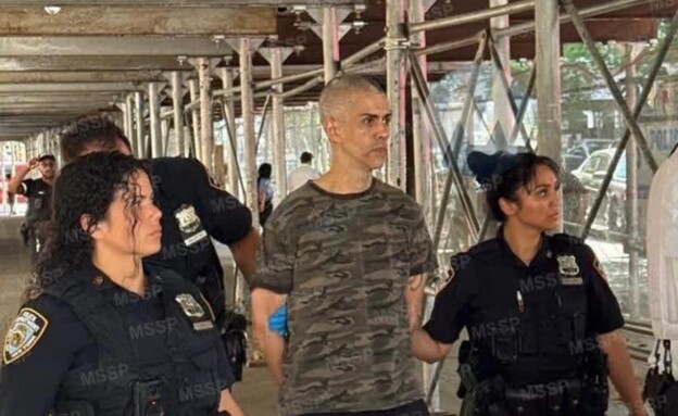 החשוד שנעצר במנהטן לאחר שדקר שני גברים (צילום: 27 א')