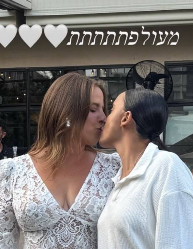 עלו על לבן: דניאל עמית ואמילי דמארי חוגגות מסיבת רווקות עלו על לבן: דניאל עמית ואמילי דמארי חוגגות מסיבת רווקות
