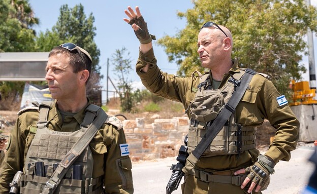 מפקד פיקוד המרכז, אלוף אבי בלוט ומאו"ג איו"ש, תא"ל קובי הלר בזירה מפקד פיקוד המרכז, אלוף אבי בלוט ומאו"ג איו"ש, תא"ל קובי הלר בזירה
