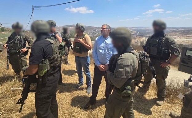 ראש השב"כ זיני בזירת הפיגוע ראש השב"כ זיני בזירת הפיגוע