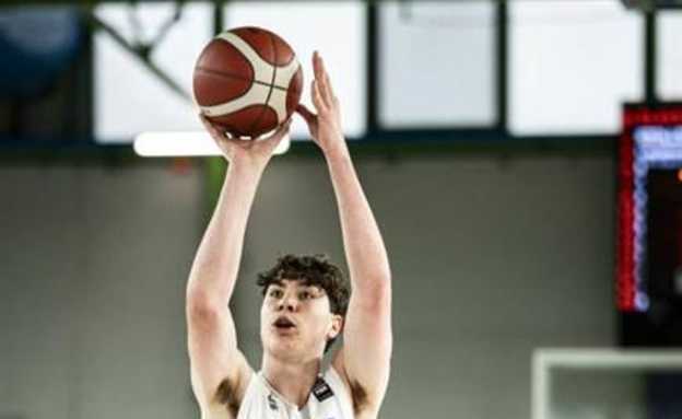 דייויד מוזס. גדל כאן כוכב (FIBA)