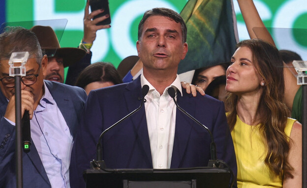 פלאביו בולסונרו בעת השקת הקמפיין שלו פלאביו בולסונרו בעת השקת הקמפיין שלו