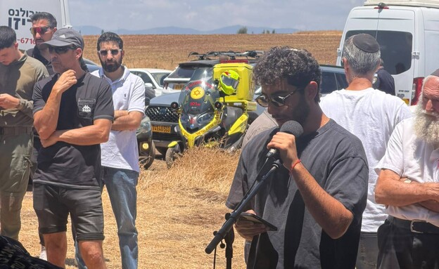 אופק שאול בהלוויית אימו אופק שאול בהלוויית אימו