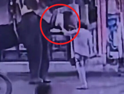 האכיל פיל ברחוב הומה בהודו – ונרמס למוות