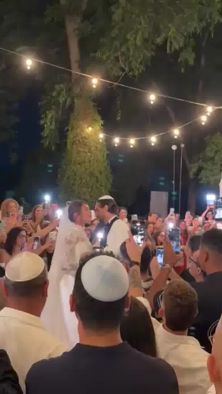אחרי שנה וחצי יחד: השחקן עומר חזן ושובל חזיזה התחתנו