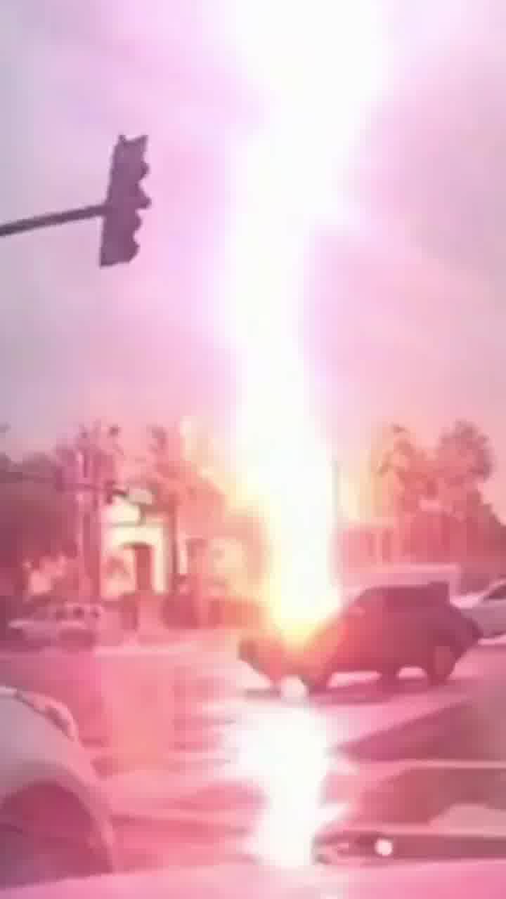 פלורידה: פגיעת ברק עוצמתית באמצע היום