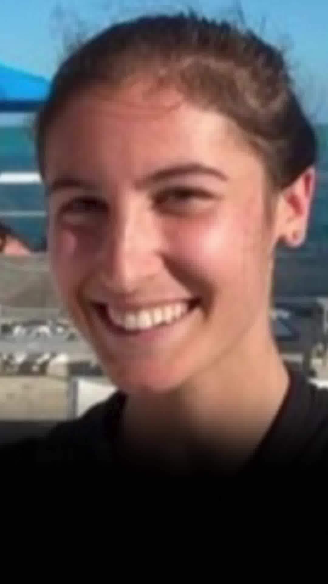 האם שחשודה בחטיפת שני ילדיה: עלייה ג'וי הירשברג, בת 20 מירושלים, קנדית עם אזרחות ישראלית 