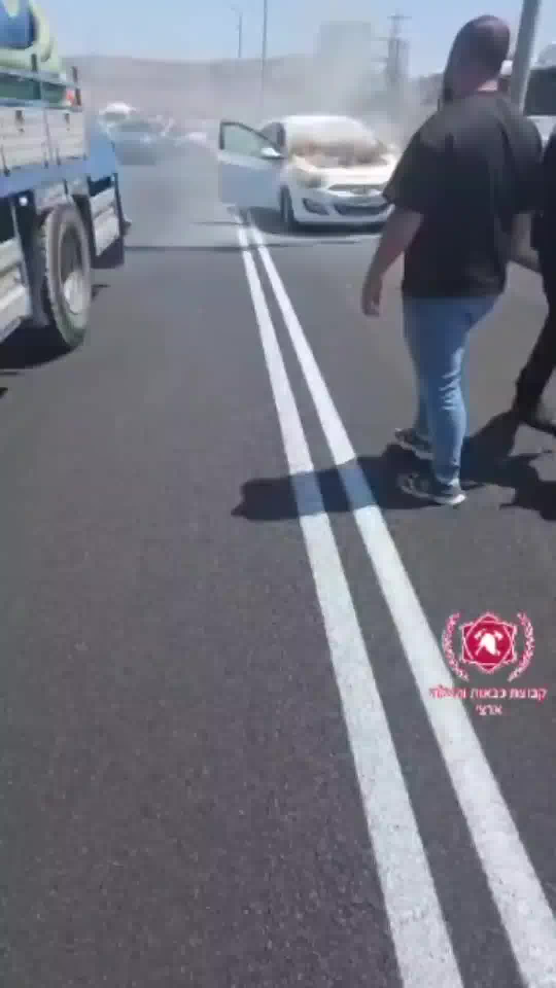 בשיא שעת העומס: פקקים בכביש 1 בגלל מכונית שעלתה באש
