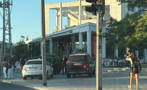 משטרה ליד הגפניקה באוניברסיטה (צילום: ללא)