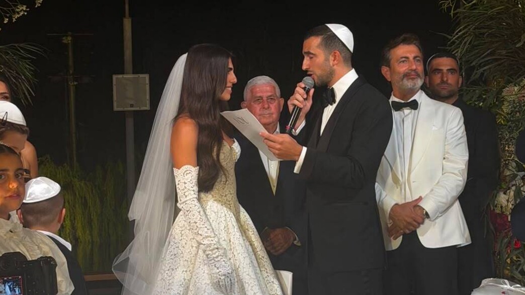 נועה אסטנג'לוב