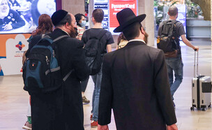 חרדים בנתב"ג (צילום: נתי שוחט, פלאש90)