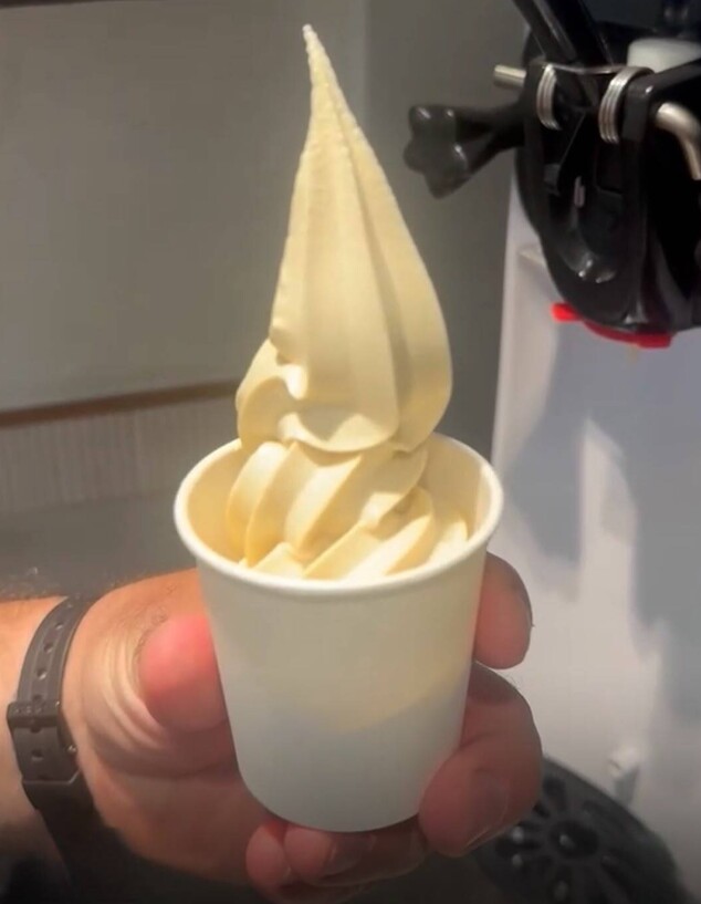 גלידה בטעם חומוס גלידה בטעם חומוס
