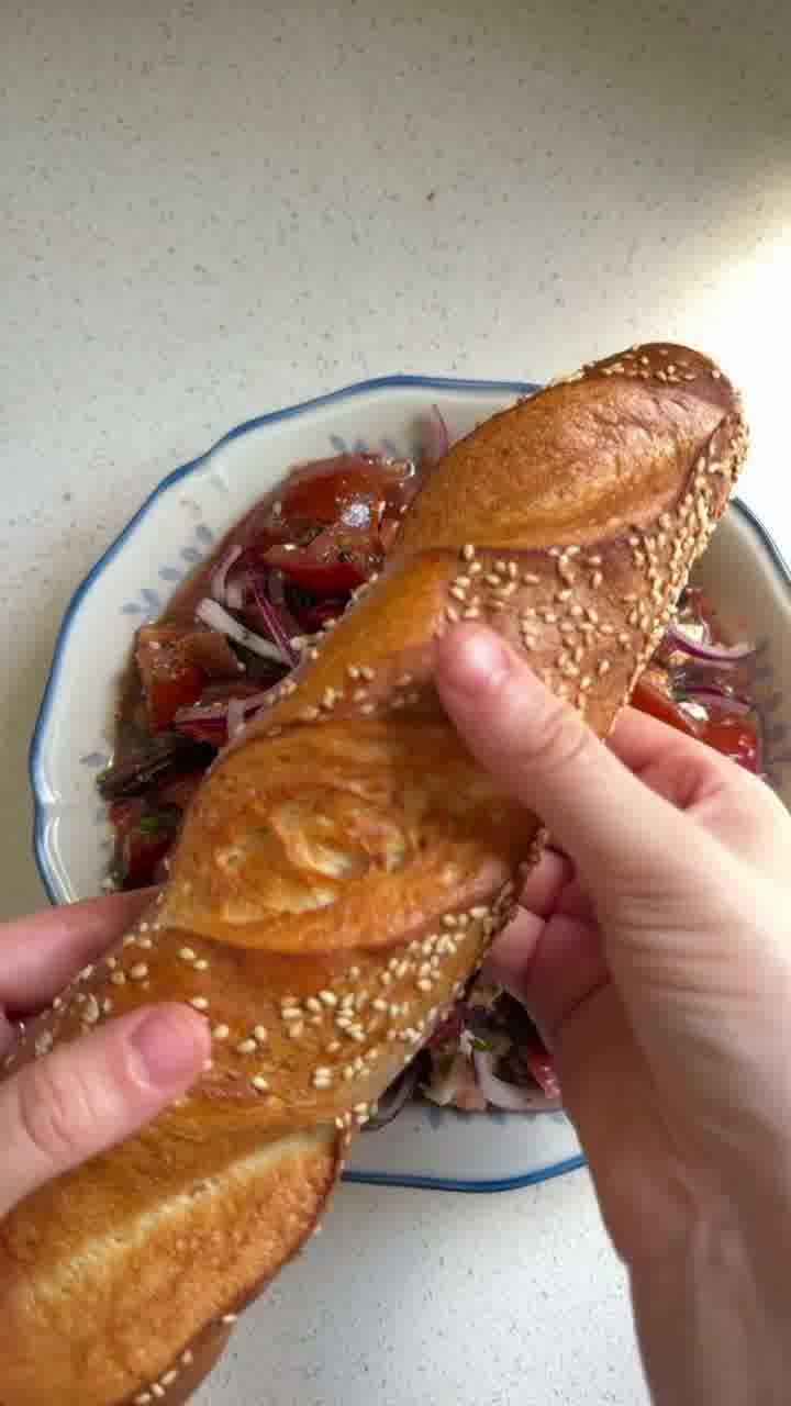 אוקיי, זה לא סתם עוד סלט עגבניות