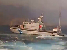 דרמה בכרתים: עשרות נמלטו משרפות הענק וקפצו לים | תיעוד