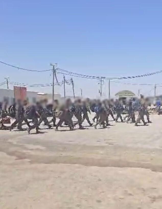 לוחמים בשדה תימן נוטשים את הבסיס לוחמים בשדה תימן נוטשים את הבסיס