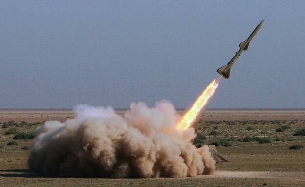 שיגור טילים מאיראן (צילום: SHAIGAN/FARS NEWS/AFP, getty images)