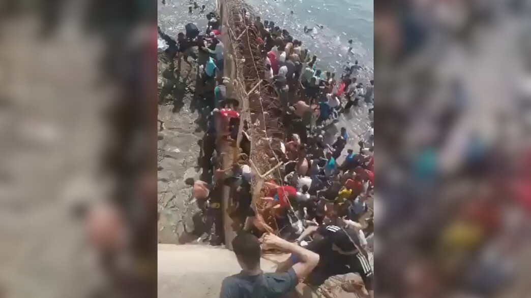 פליטים משתלטים על האי סאוטה פליטים משתלטים על האי סאוטה