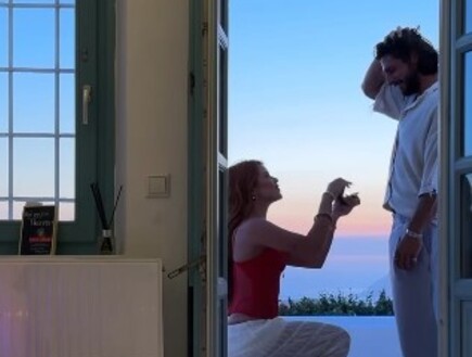 בחופשה בסנטוריני: הודיה כהן כרעה ברך והביאה לזוהר אייזיק טבעת