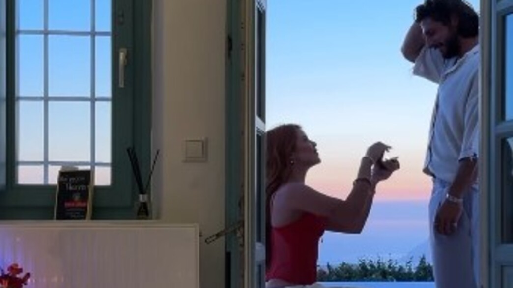 בחופשה סנטוריני: הודיה כהן כרעה ברך והביאה לזוהר אייזיק טבעת בחופשה סנטוריני: הודיה כהן כרעה ברך והביאה לזוהר אייזיק טבעת