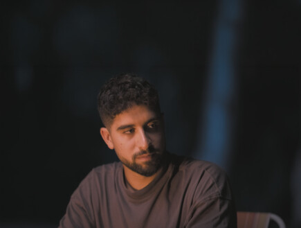 "הבחור הרזה עם הכף שחופר את הקבר עדיין ממשיך איתי"