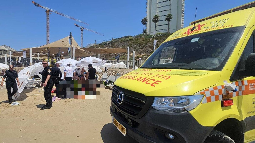 זירת האירוע בה נמשה גבר כבן 40 מהמים בהרצליה זירת האירוע בה נמשה גבר כבן 40 מהמים בהרצליה