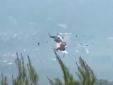 תיעוד דרמטי מיוון: שני מסוקים התנגשו בשמיים, אחד התרסק